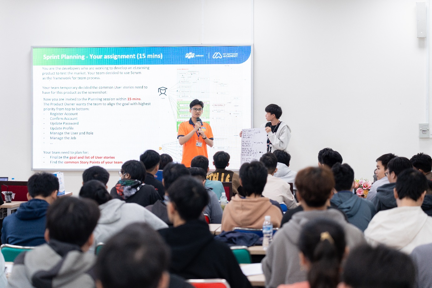 Sinh viên học qua việc giải quyết các tình huống, bài toán thực tế