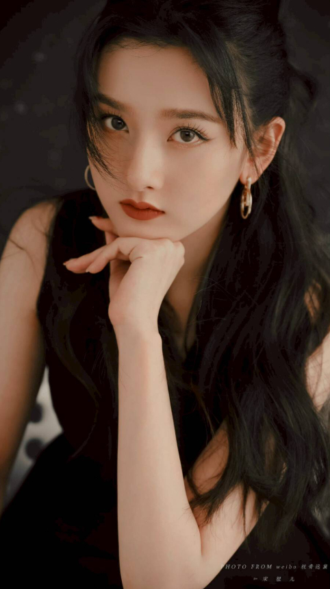 Nhan sắc cổ điển của Tống Tổ Nhi