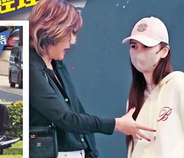 Angelababy quảng bá tiệm đồ ăn vặt