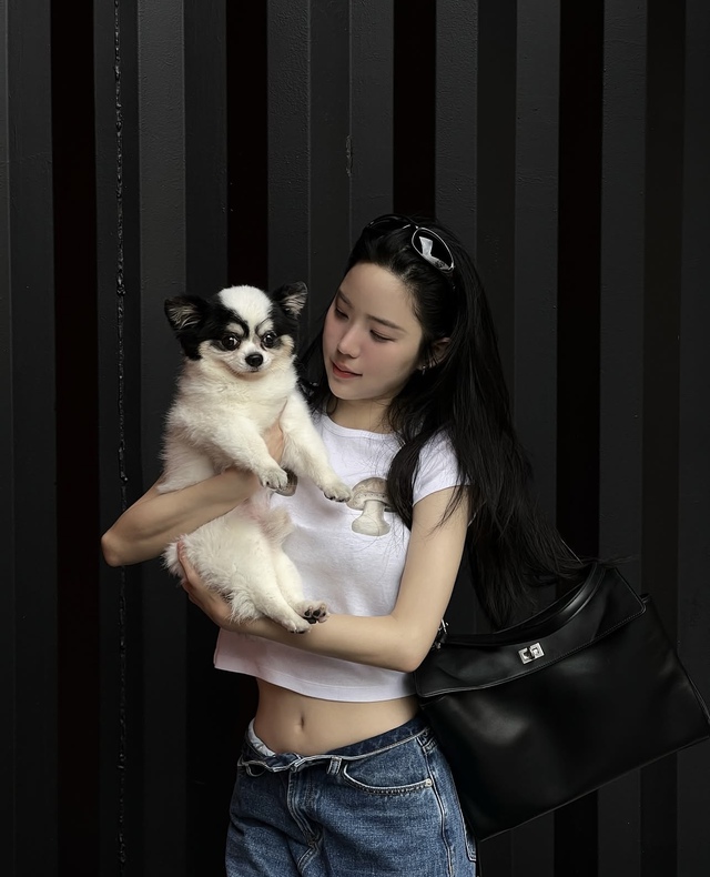 Phong cách trẻ trung, hiện đại được Janistar ưa chuộng trong street style hằng ngày.