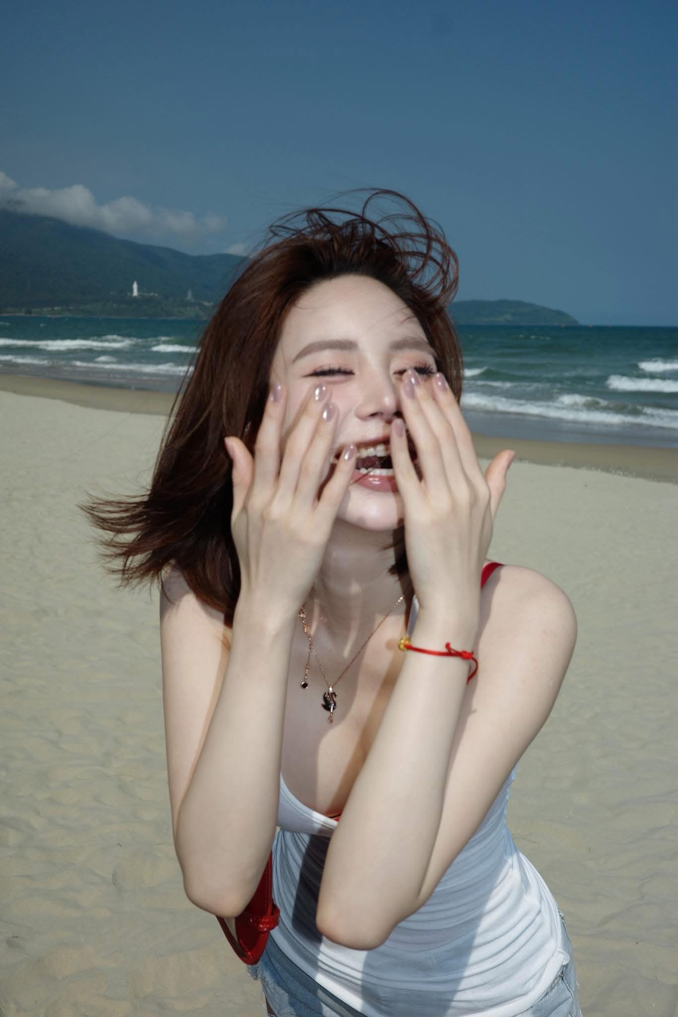 Nhan sắc Chu Mạc Thúy Quỳnh nổi bật