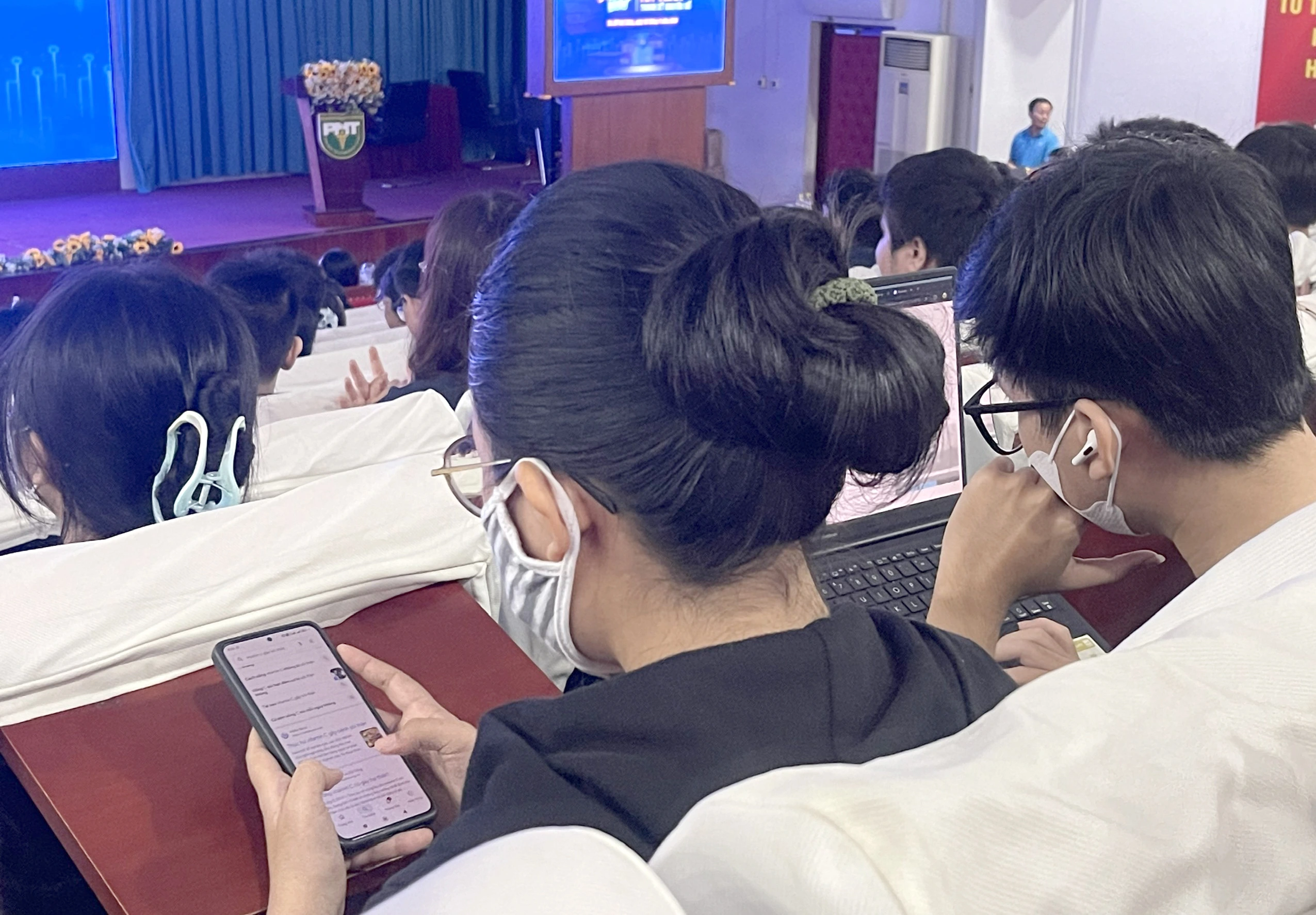 Tân sinh viên là đối tượng rất dễ bị “bắt cóc online”- Ảnh 3.