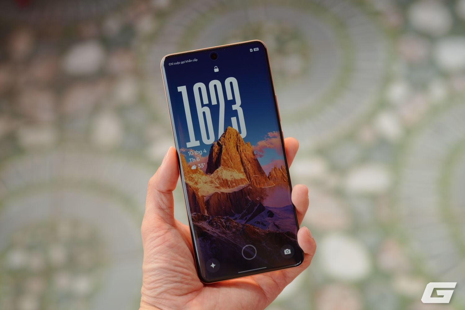 Màn hình AMOLED độ sáng cao