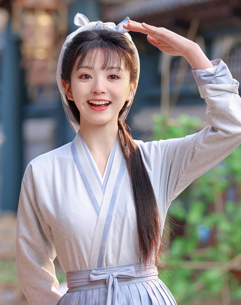 Điền Hi Vi tại sự kiện với ánh mắt lạnh nhạt