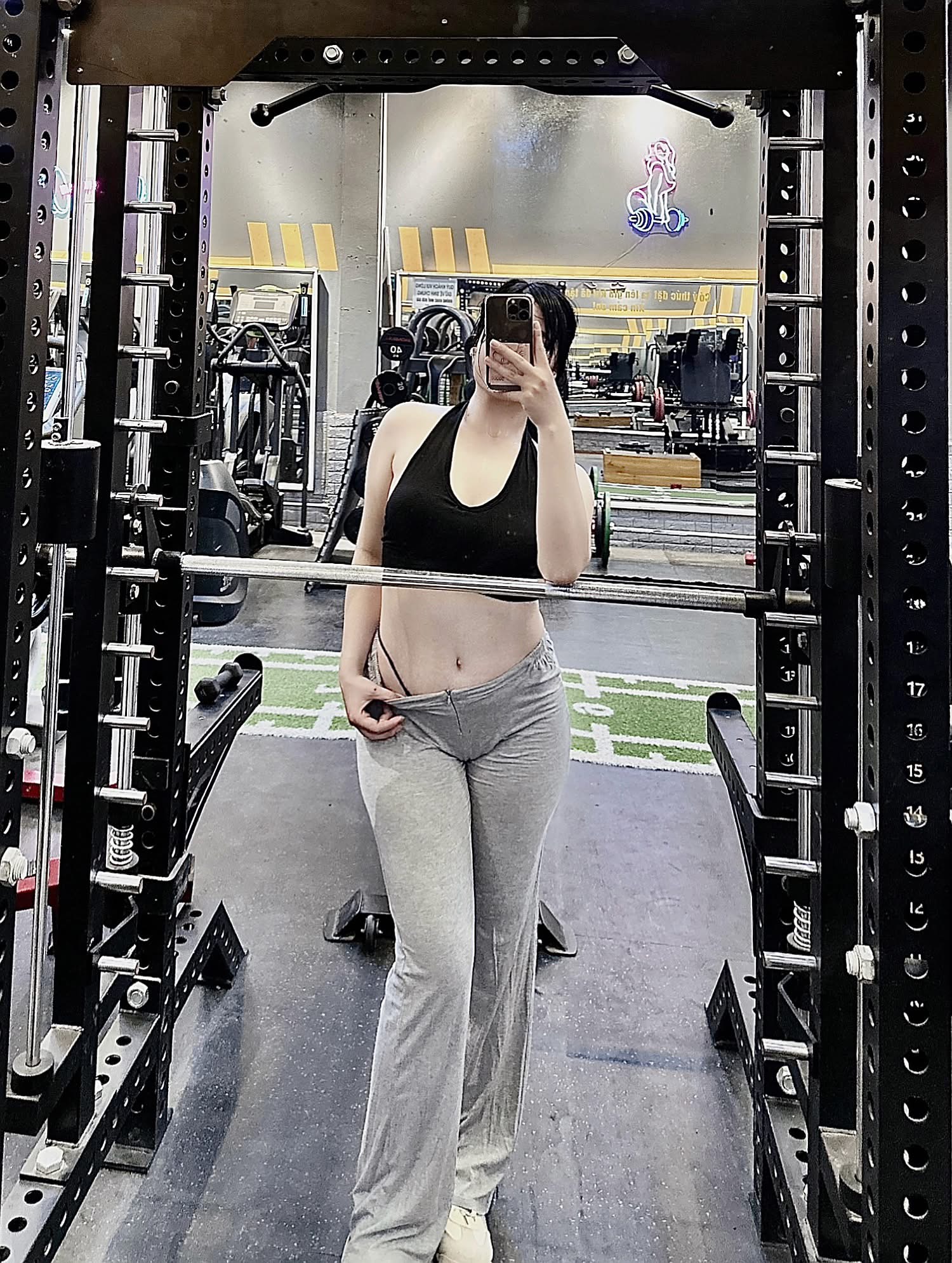 Chú thích: Đóng tiền để ra phòng chụp ảnh và thư giãn