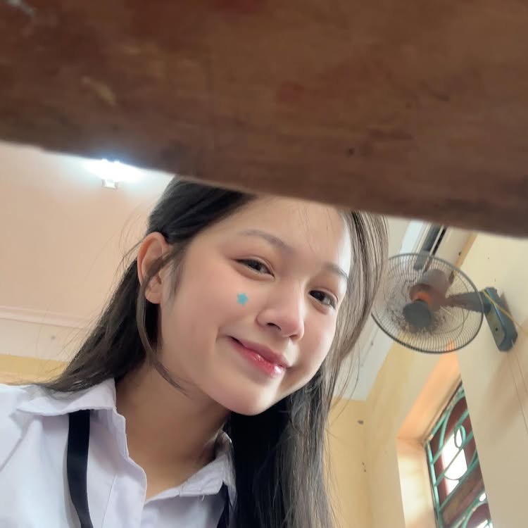 Hot girl học đường với nét đẹp tự nhiên