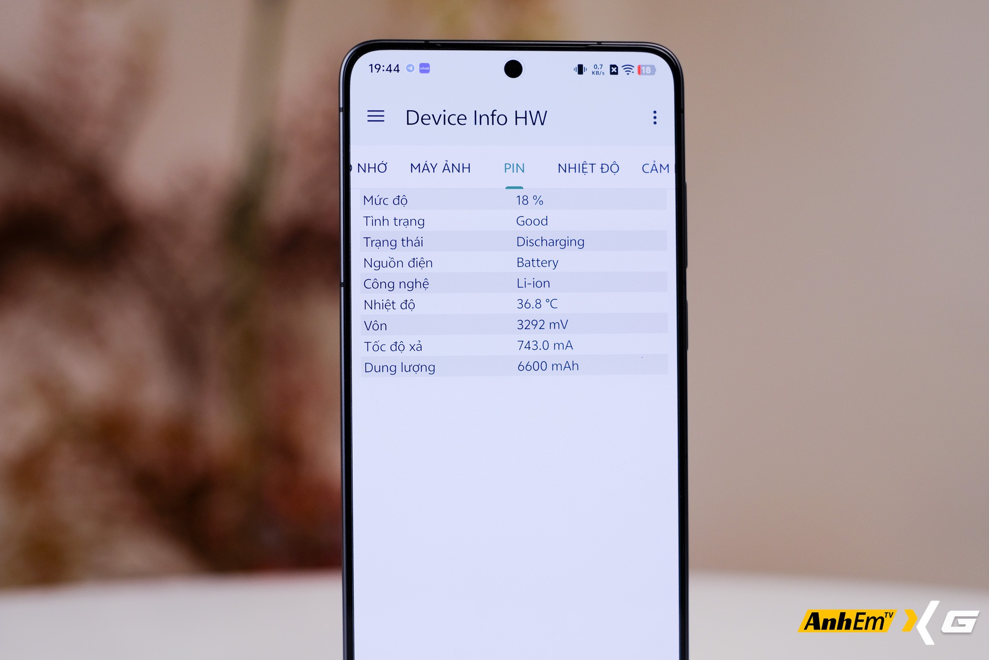 Viên pin lớn và sạc nhanh của vivo X300 Ultra