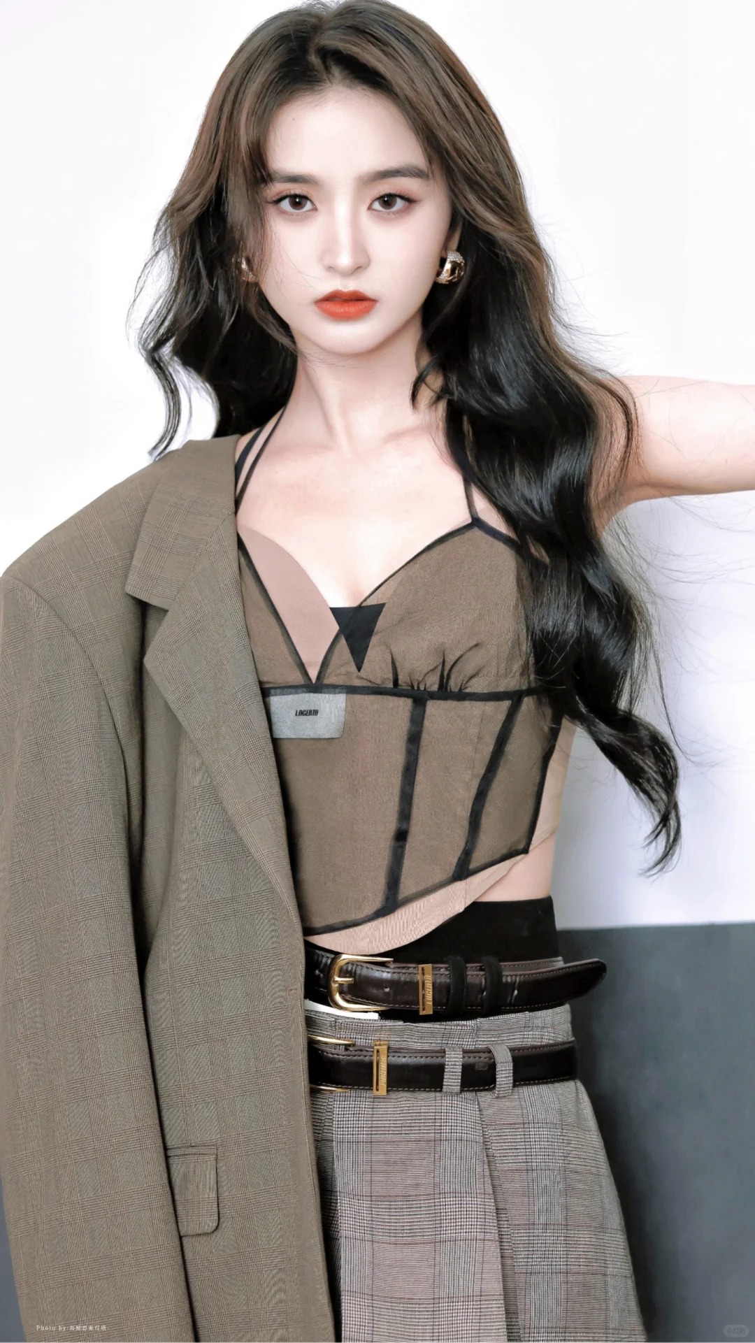 Kim Tử Hàm kêu cứu liên tục trên mạng xã hội