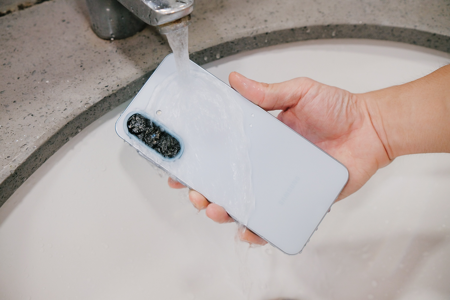 Thiết kế thân máy Galaxy A57 5G