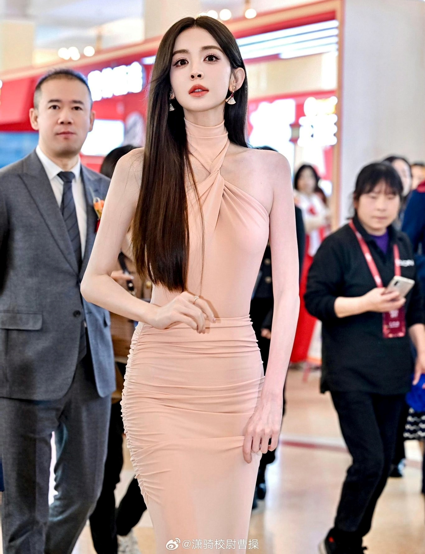 Hình ảnh chưa qua chỉnh sửa của cô được khen đẹp hoàn hảo