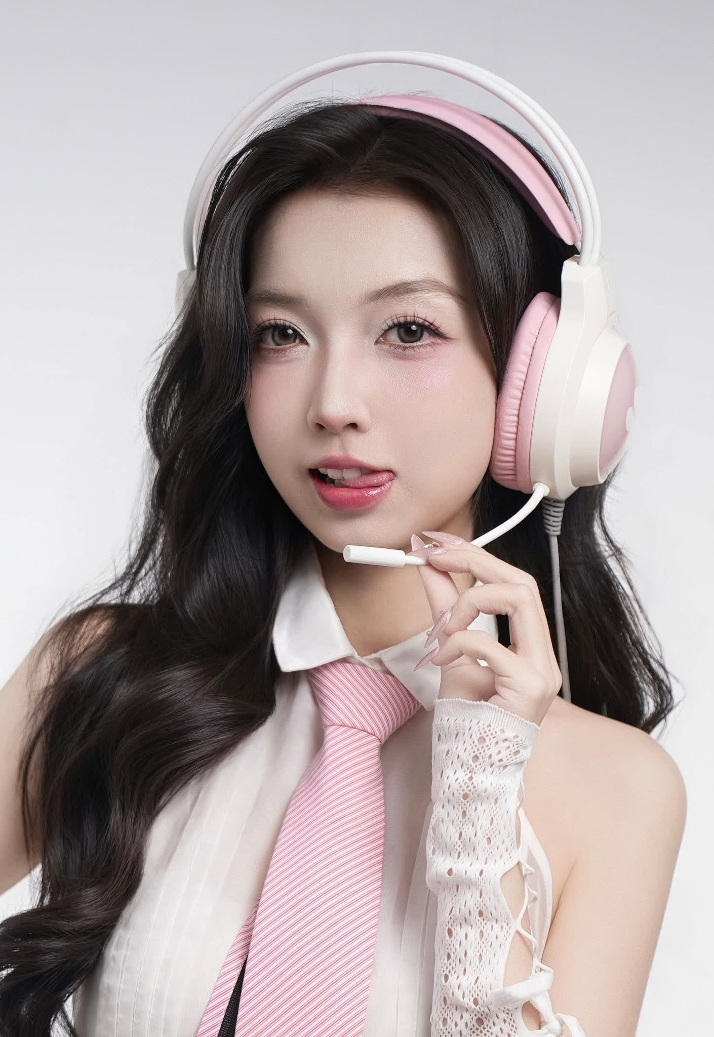 MC Hoài An trả lời bình luận của cư dân mạng