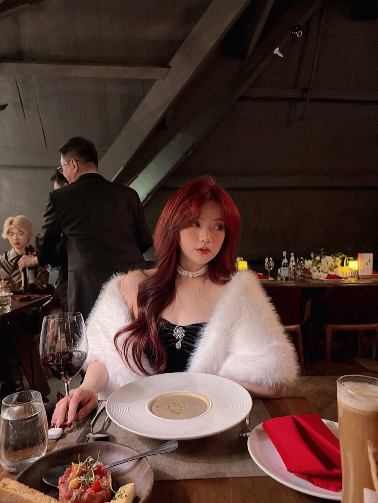 Phong cách đa dạng giúp Bảo Hân nổi bật