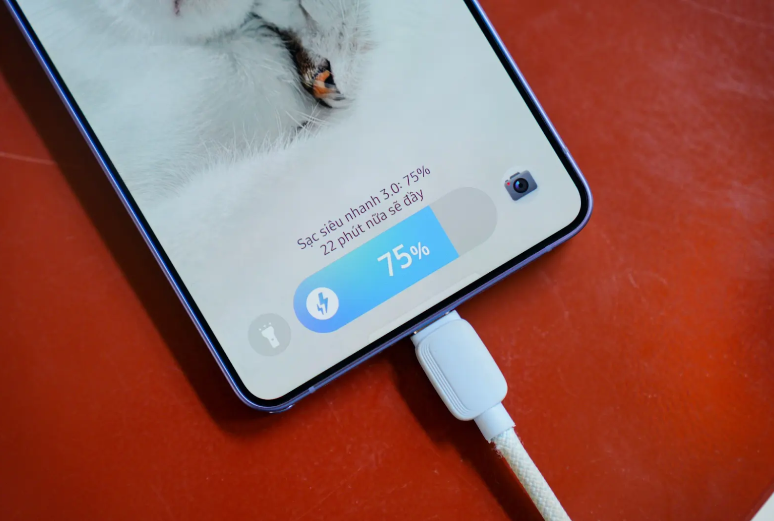 Hình ảnh minh họa tính năng sạc nhanh của Galaxy S26 Ultra