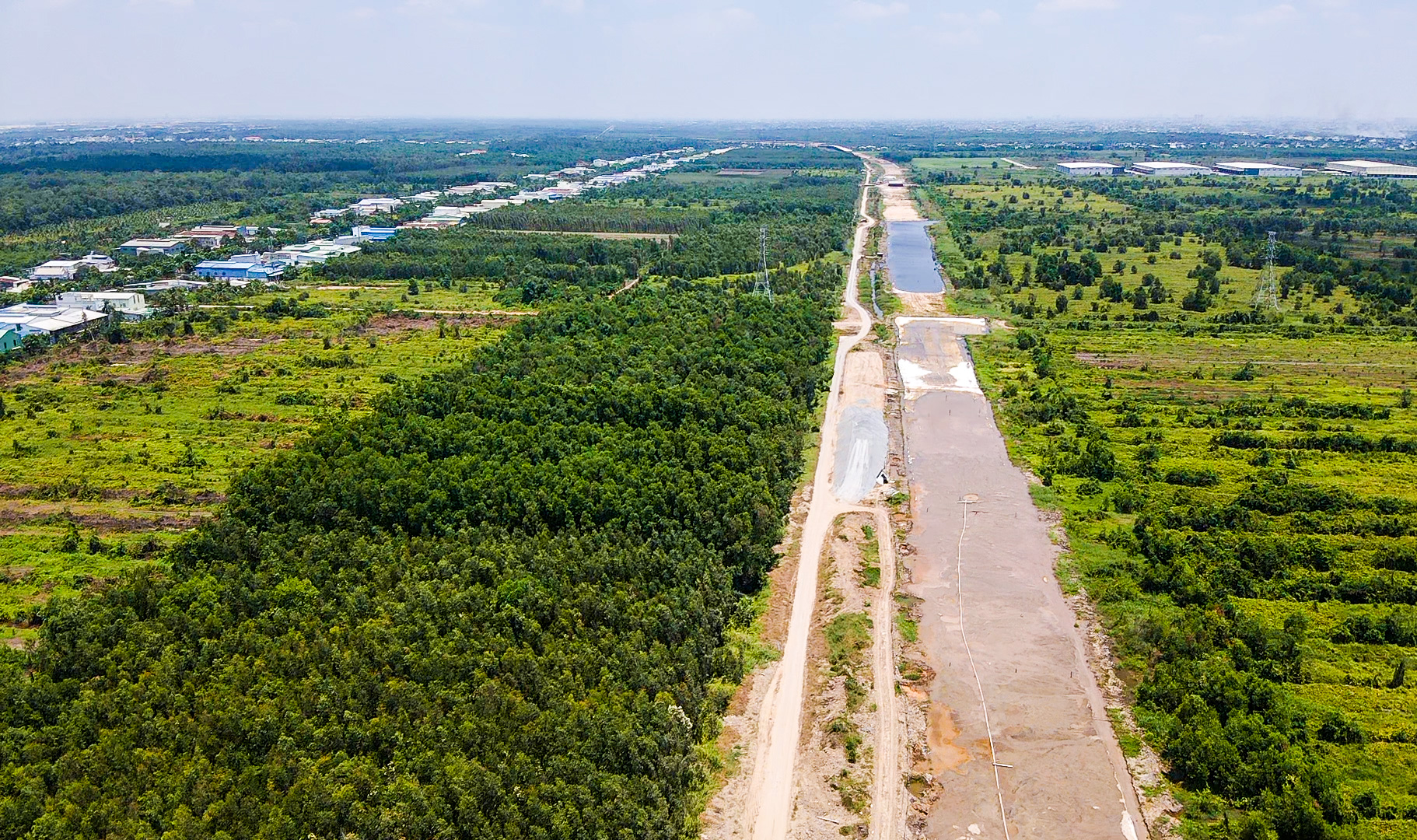 Hiện trạng phải thi công gấp rút mới kịp bù tiến độ