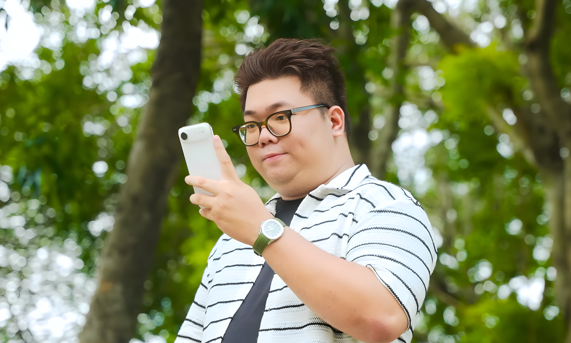 Cảm giác cầm smartphone mỏng nhẹ