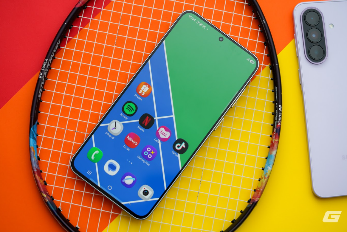 Điện thoại thời trang cho sinh viên