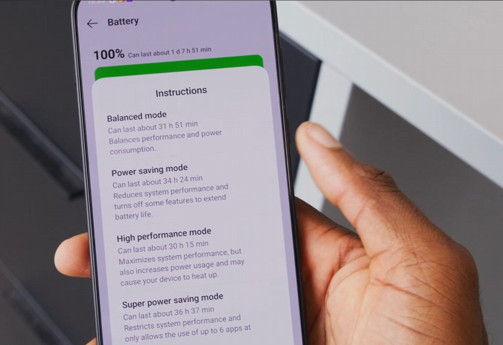 OnePlus 15 sở hữu dung lượng pin lên tới 7.300 mAh.