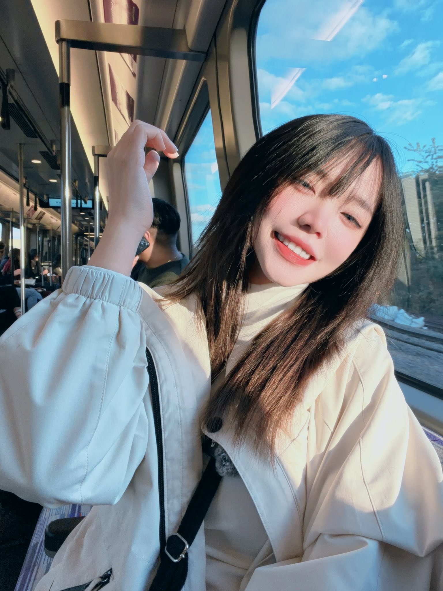 Hình ảnh Remind với băng che mắt trắng