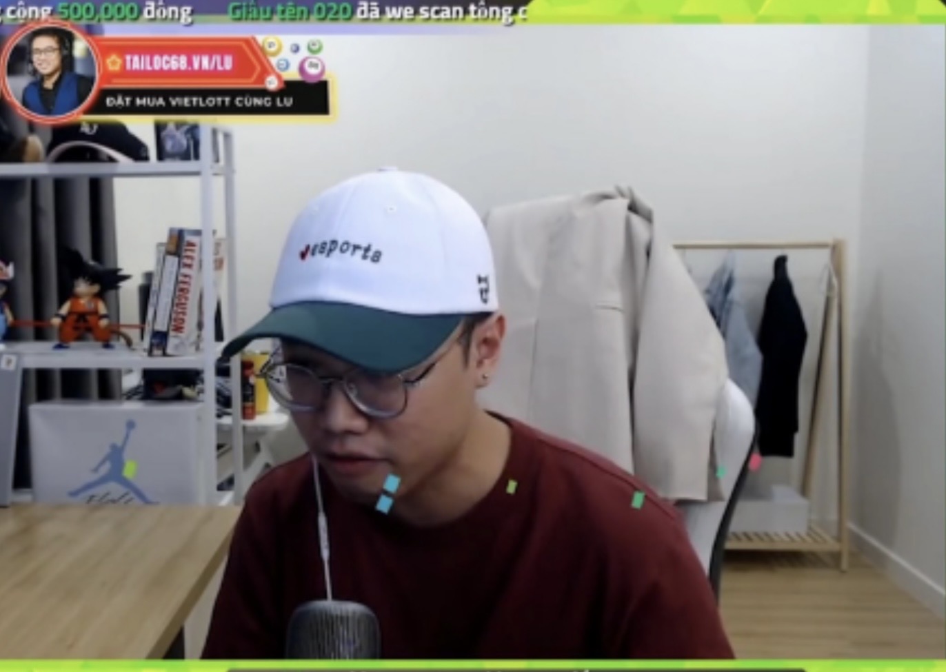 Trước khi lên hot search BLV Hoàng Luân không ít lần là tâm điểm drama vì những bài đăng- Ảnh 1. BLV Hoàng Luân trong trận đấu LMHT