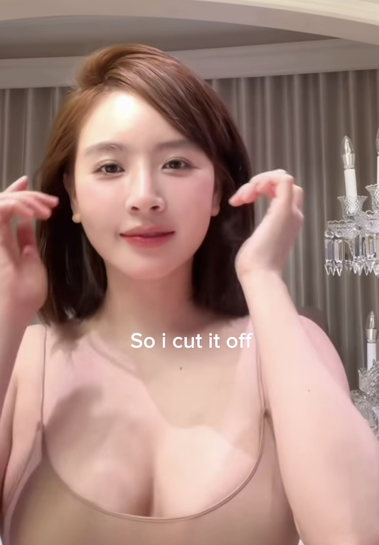 Hot girl Phương Bora thay đổi hình ảnh với tóc ngắn