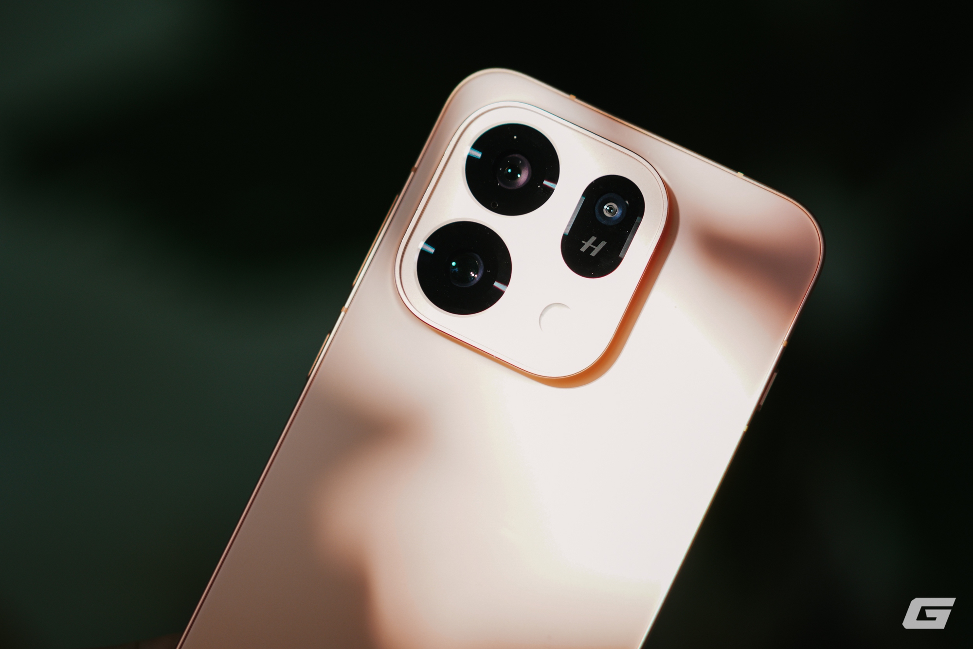 Cụm camera vuông trên OPPO Find X9s