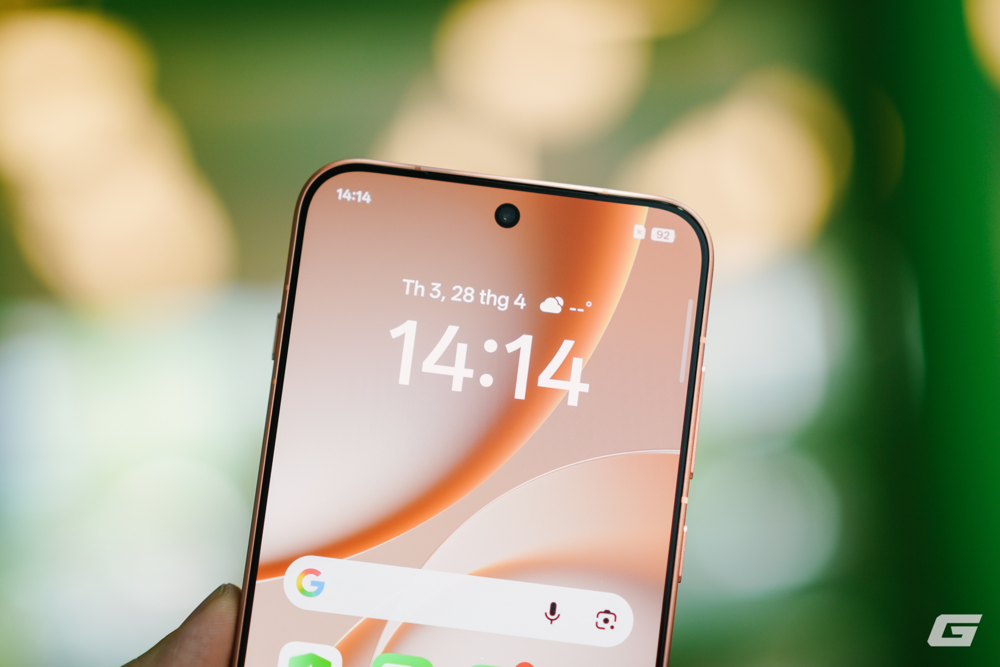 Cầm nắm chắc chắn trên OPPO Find X9s