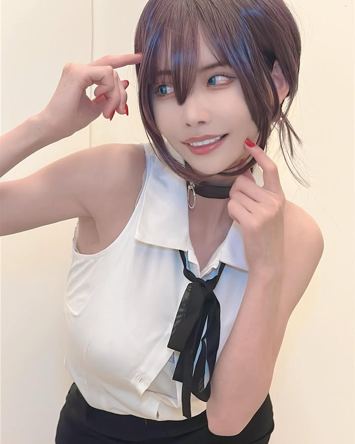 Eimi Fukada thể hiện biểu cảm phong phú khi cosplay