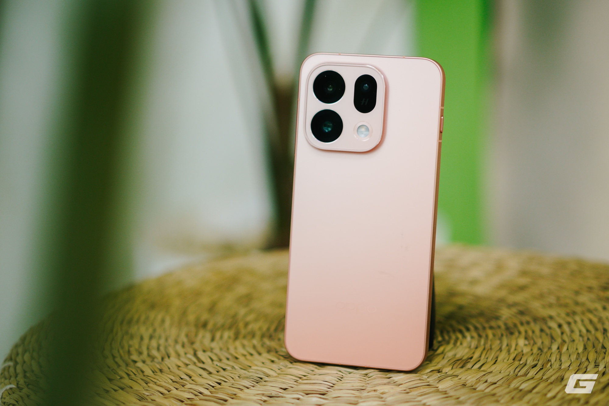 OPPO Find X9s màu cam sang trọng