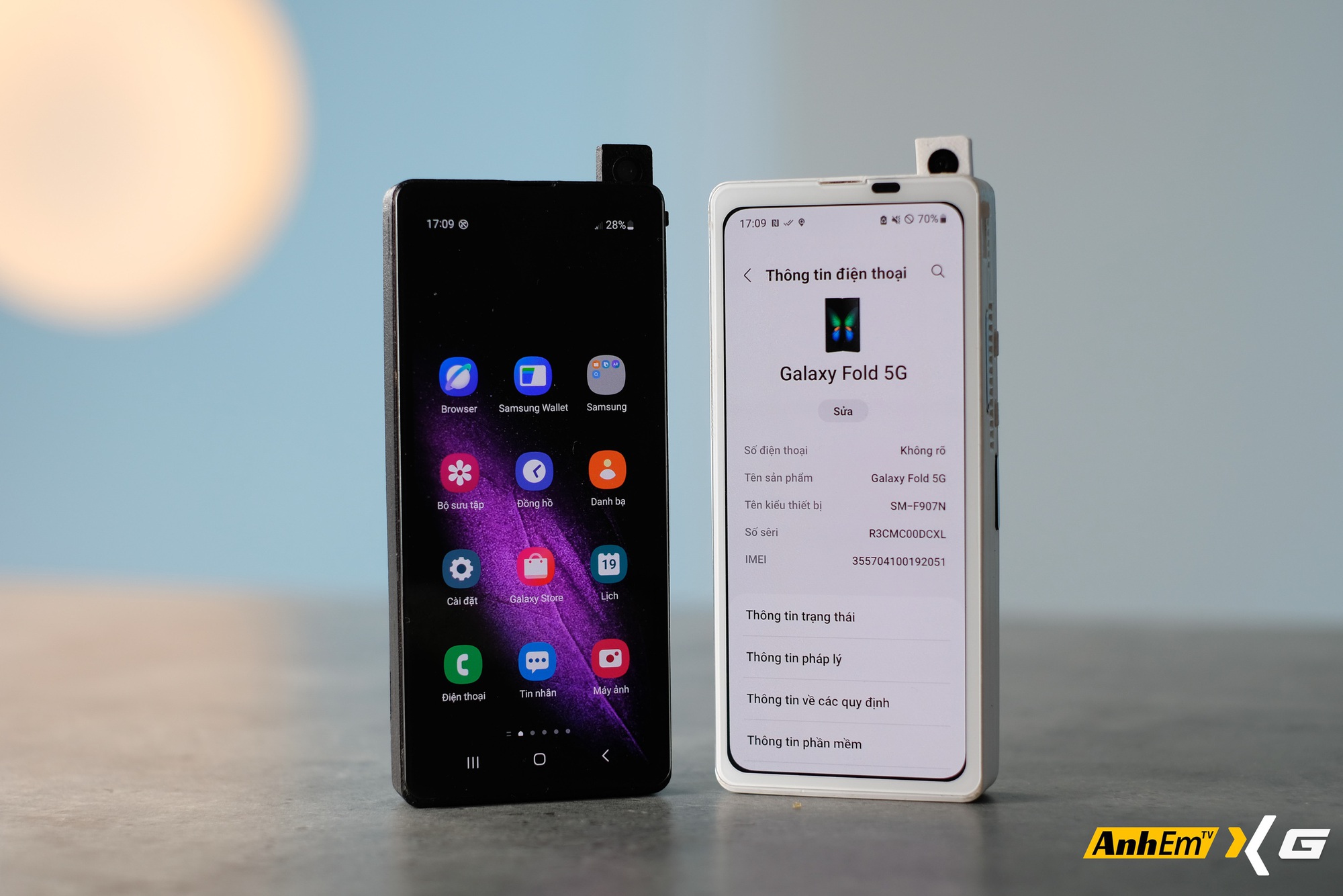 Hai chiếc Galaxy Fold mini vỏ in 3D