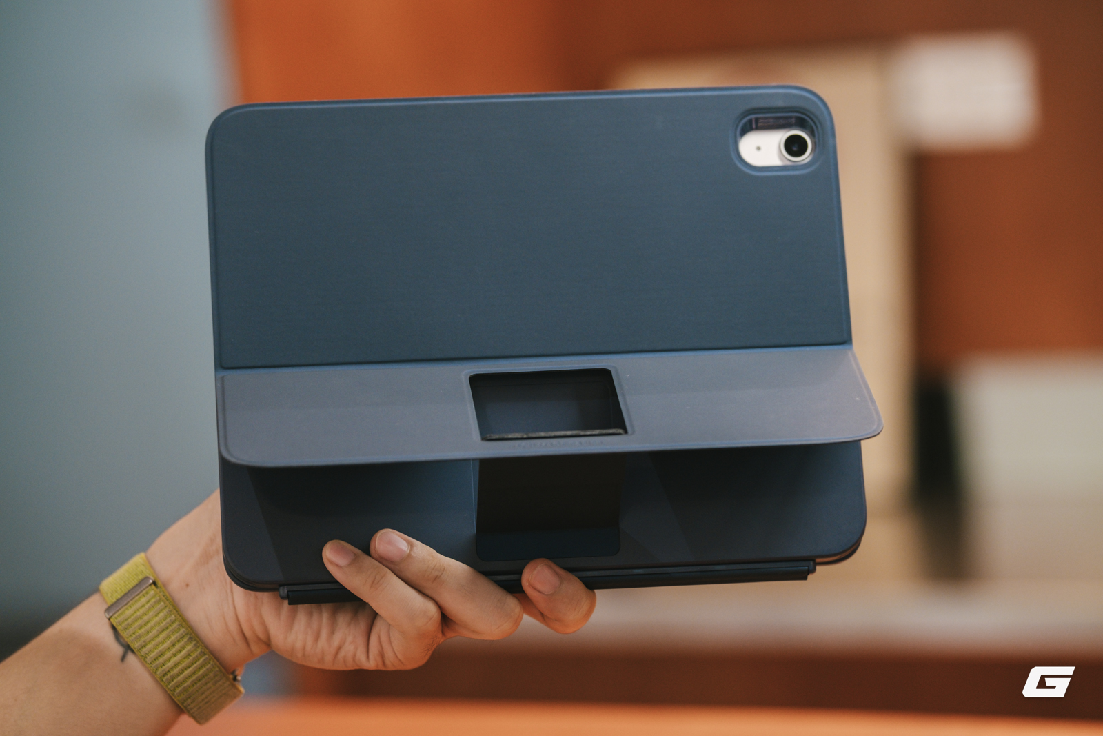 Bàn phím tháo rời cho iPad có pin dùng 2 tháng, giá chỉ hơn 1 triệu đồng - Ảnh 2. Góc dựng tam giác của Flex Keyboard Case