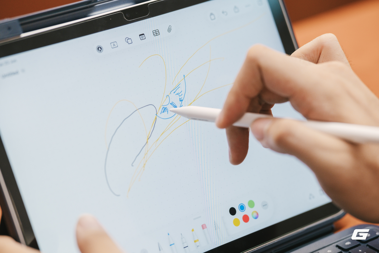 Bàn phím tháo rời cho iPad có pin dùng 2 tháng, giá chỉ hơn 1 triệu đồng - ảnh14. So sánh kích thước các phiên bản case khác nhau