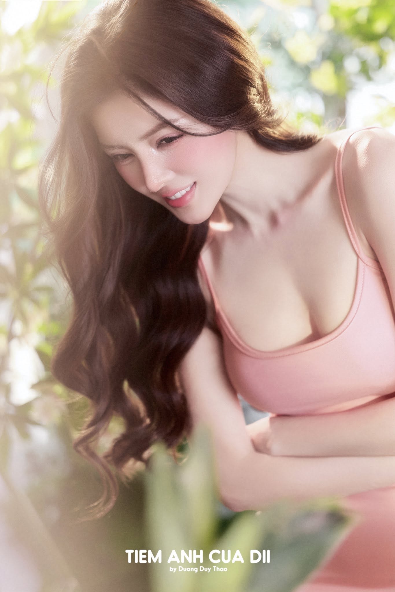 Lily Luta nổi bật với trang phục pastel Nữ hot girl sở hữu phong cách dịu dàng trong ánh nắng tự nhiên