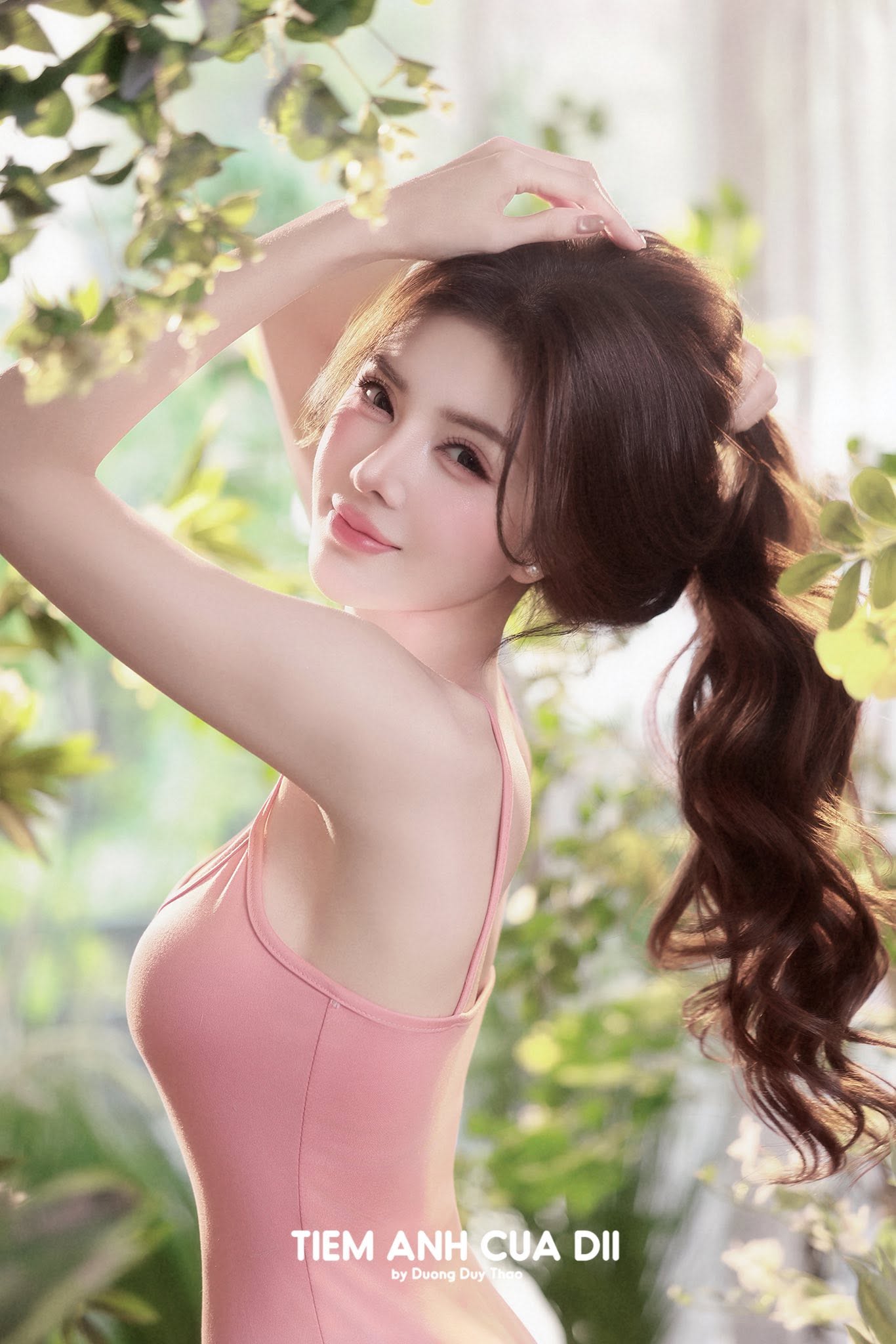 Lily Luta dịu dàng trong bộ ảnh sinh nhật Lily Luta diện trang phục pastel với nụ cười rạng rỡ