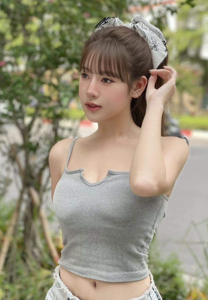 Ngày càng xinh đẹp nhưng hot girl triệu view lại khiến hội anh em tiếc nuối- Ảnh 5. Una Tố Uyên dũng cảm thay đổi hình tượng