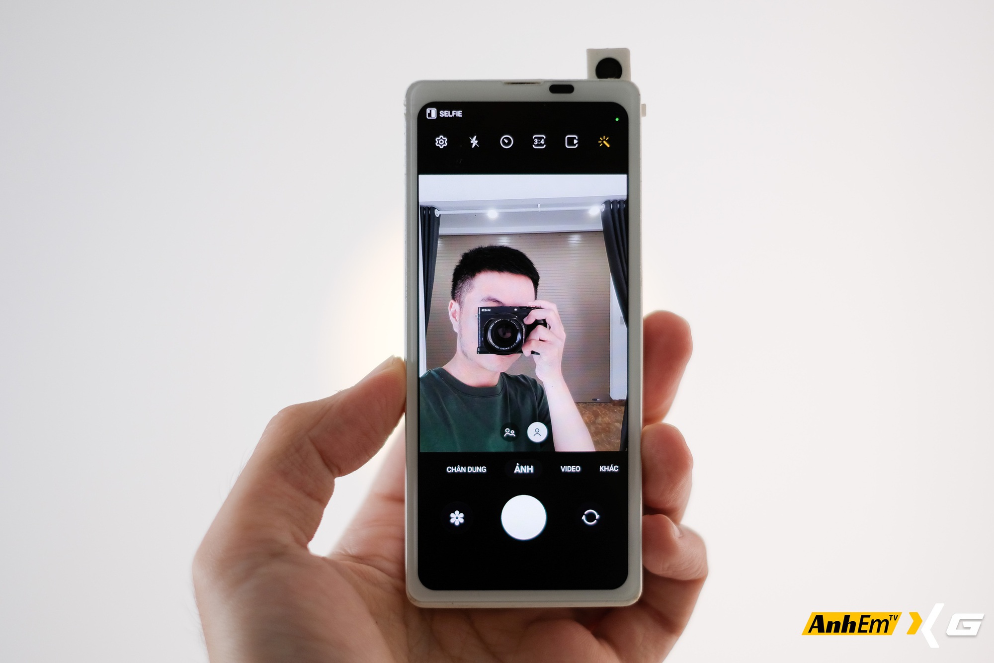 Camera selfie trên Galaxy Z Fold mini