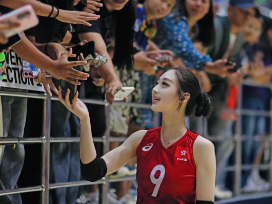 Nhan sắc nổi bật của nữ vận động viên bóng chuyền trẻ Khó rời mắt khỏi nhan sắc đẹp như từ phim bước ra của nữ vận động viên bóng chuyền này - Ảnh 1.