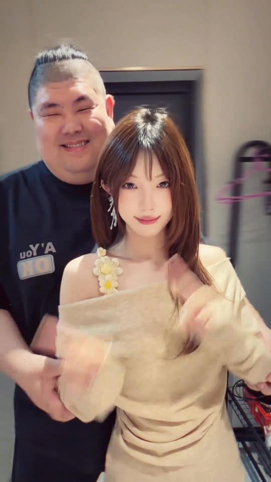 Cặp đôi đồng hành bên nhau