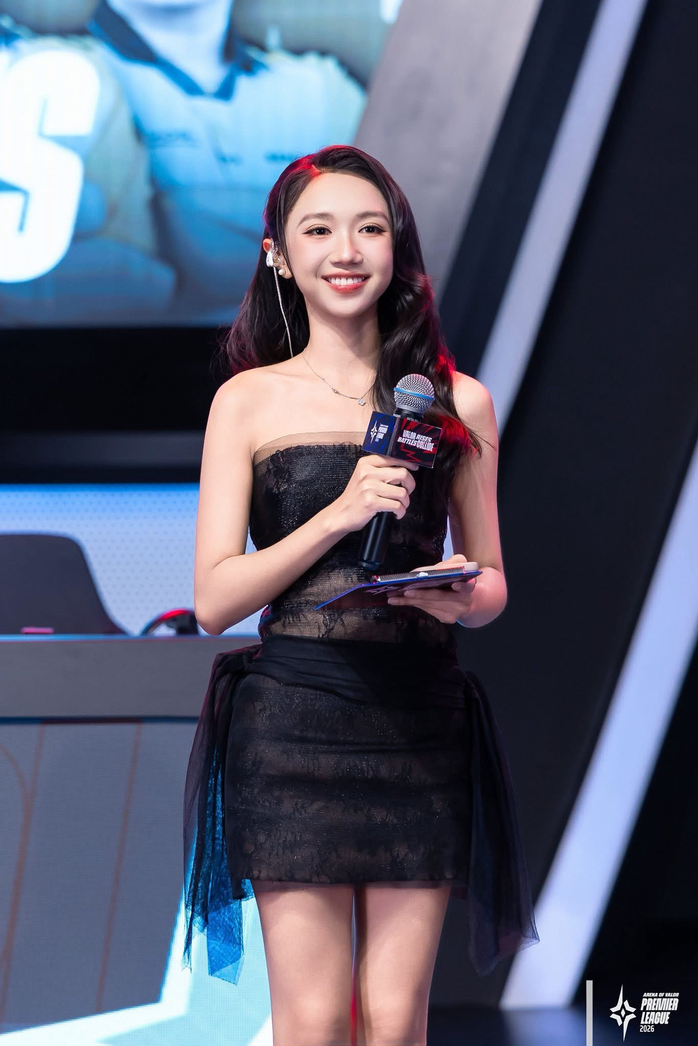 Nhan sắc nữ MC Esports
