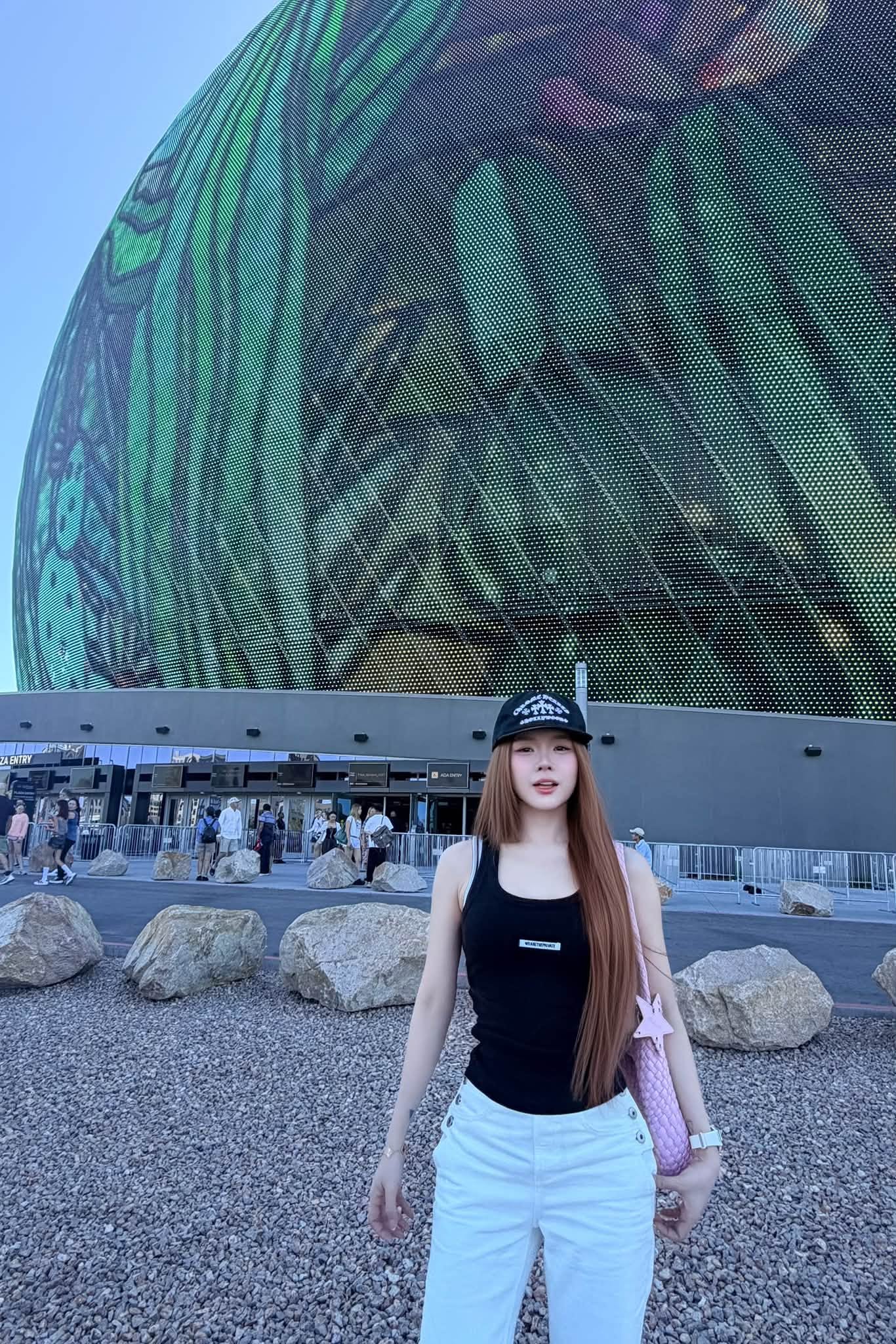 DJ Mie với vẻ đẹp bền bỉ qua thời gian