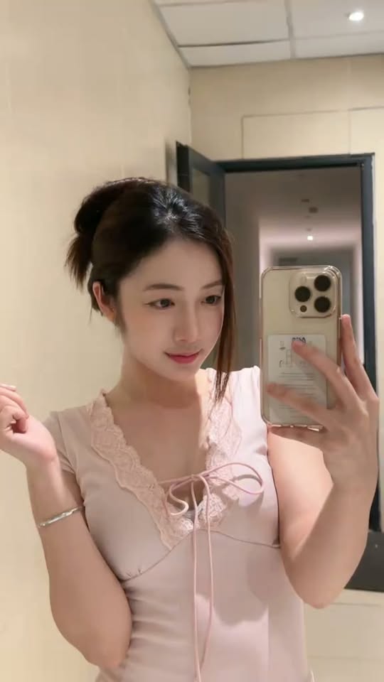 Sự nổi tiếng lan rộng của cô gái bán bánh mì